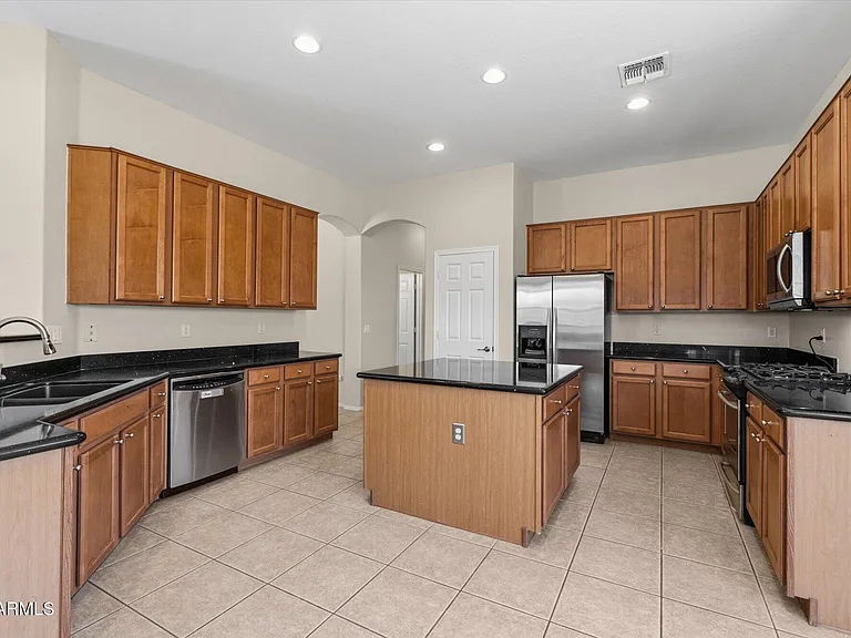 2619 E Hazeltine Way — Photo 13