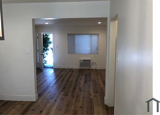 3rd image of 11912 Hart St APT A