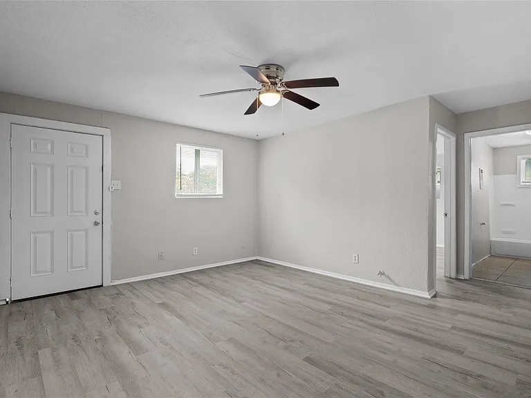 2328 Boss St #A — Photo 2