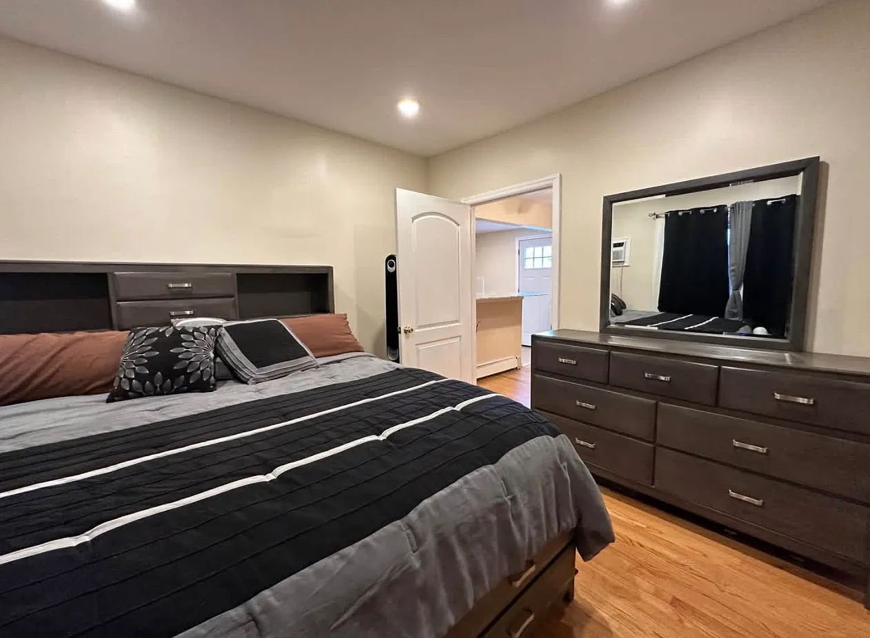 1 bed, 900 sqft, $2,000 — Photo 4