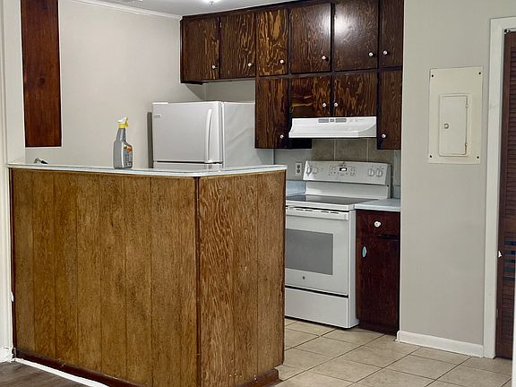 2nd image of 8727 Bellrose Ave #1