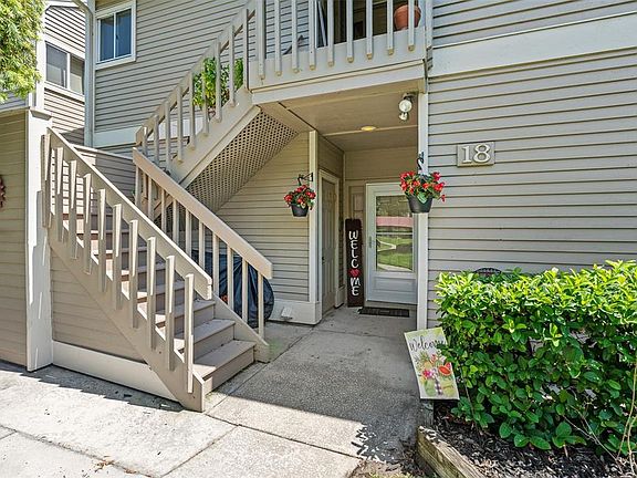 3rd image of 18 MAGNOLIA DRIVE S #B