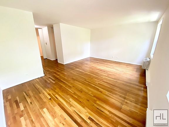 5th image of 626 Washington St
