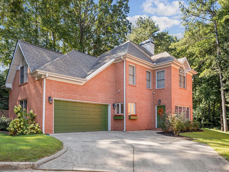 3123 Kings Arms Ct NE