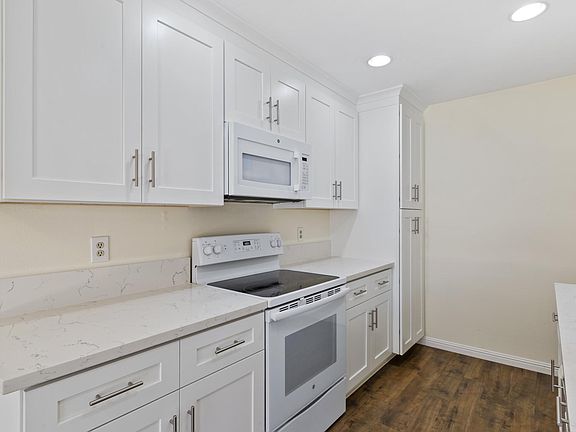 3rd image of 1219 Landsburn Cir