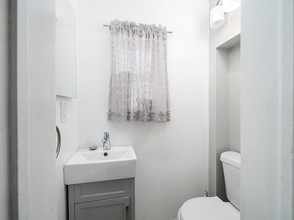 3rd image of 21 Carnegie Ave