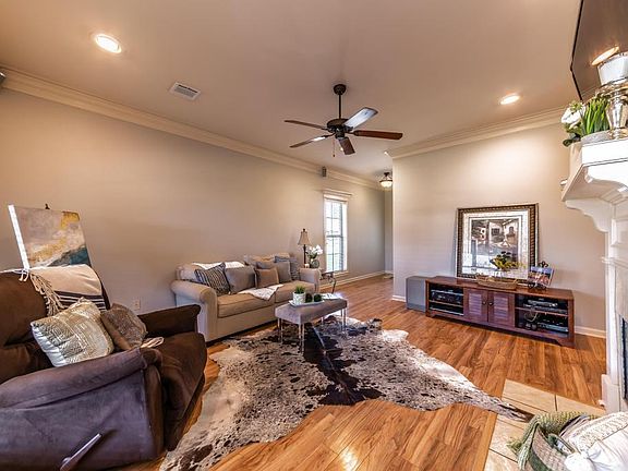 4th image of 317 Stags Leap Ln