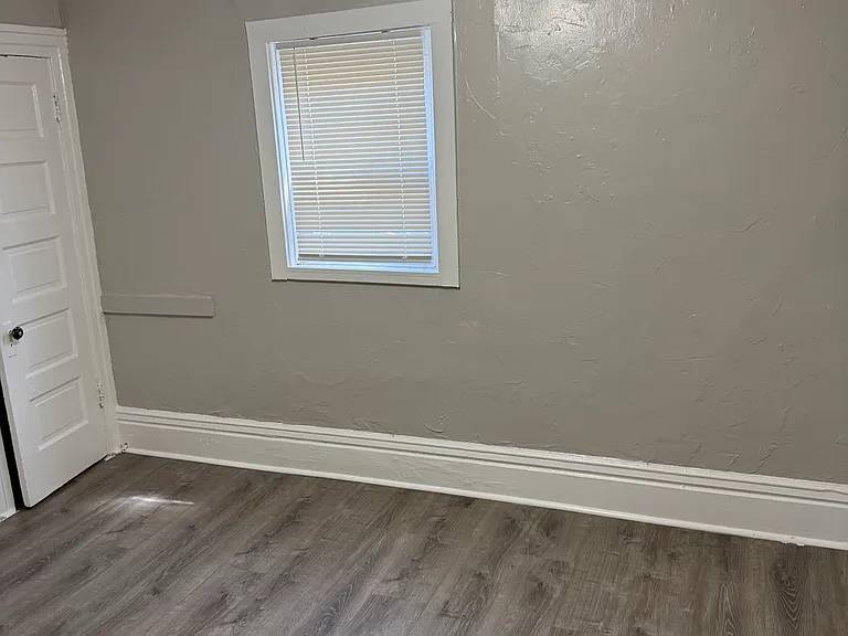 549 W Maple St #2 — Photo 4