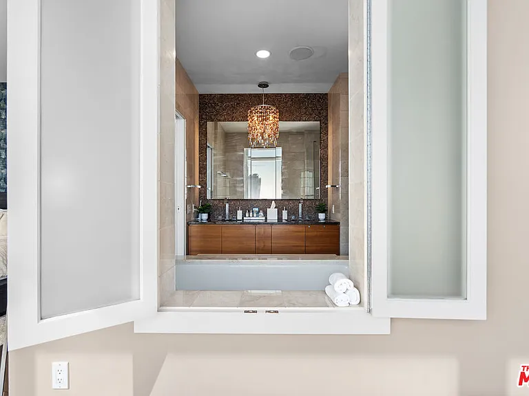 900 W Olympic Blvd #32G — Photo 10