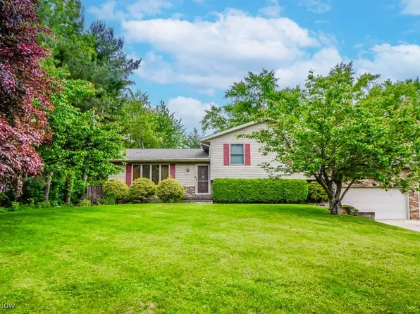 2011 Tricaso Dr, North Canton, OH 44720