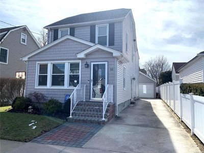 32 Franklin Street, Williston Park, NY, 11596