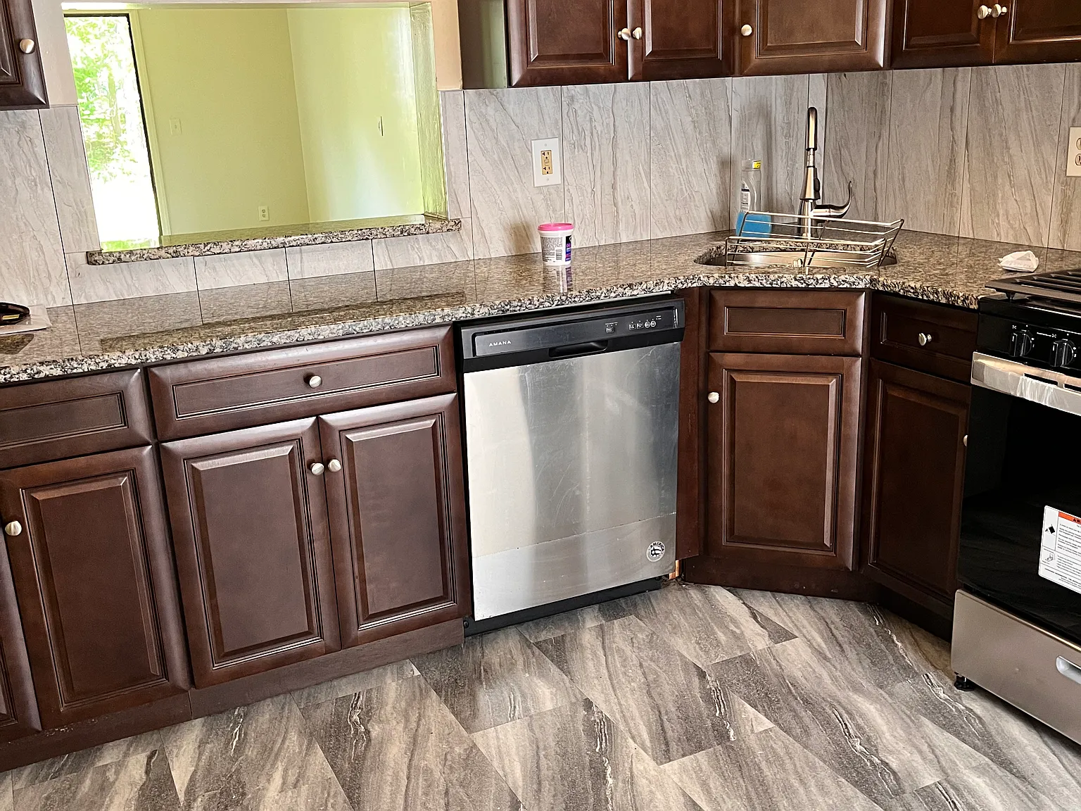 38 Greenwich Dr — Photo 2