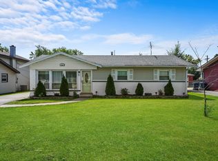 558 Old Indian Trl, Aurora, IL 60506