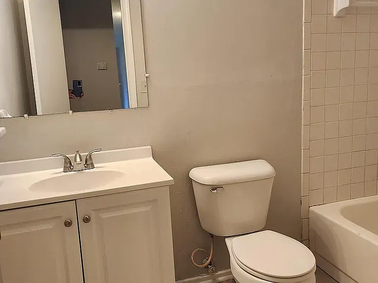 3 bed, 1041 sqft, $1,300 — Photo 1