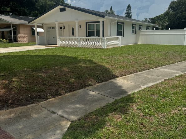 201 SE Madison Cir N