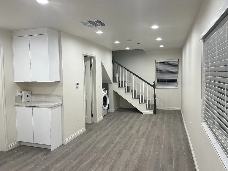3424B Burton Ave — Photo 2