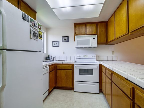 3rd image of 6146 Calle Mariselda Unit 101