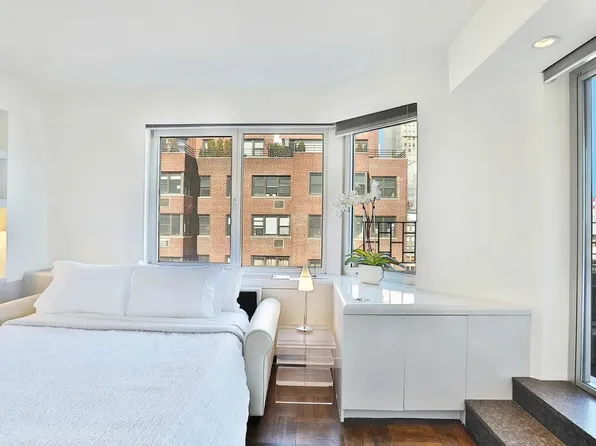 12 Beekman Place image 8 of 13