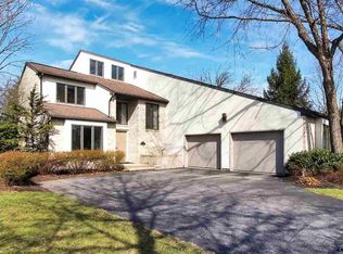 2820 Larchmount Dr, York, PA 17404