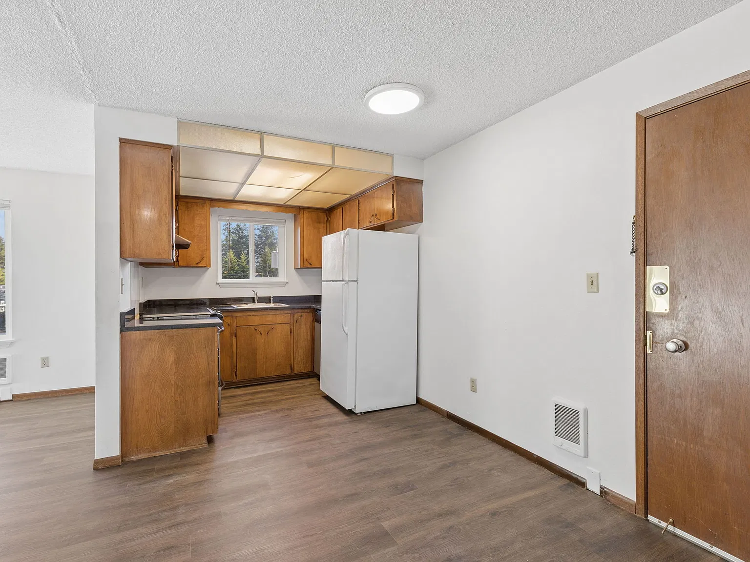 4709 Vesper Dr — Photo 3