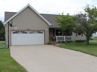 112 Decatur Dr, Brooklyn, MI 49233