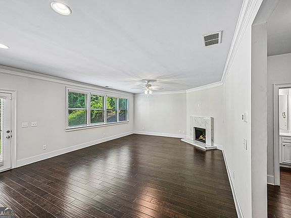 5th image of 198 Hickory Pointe Dr