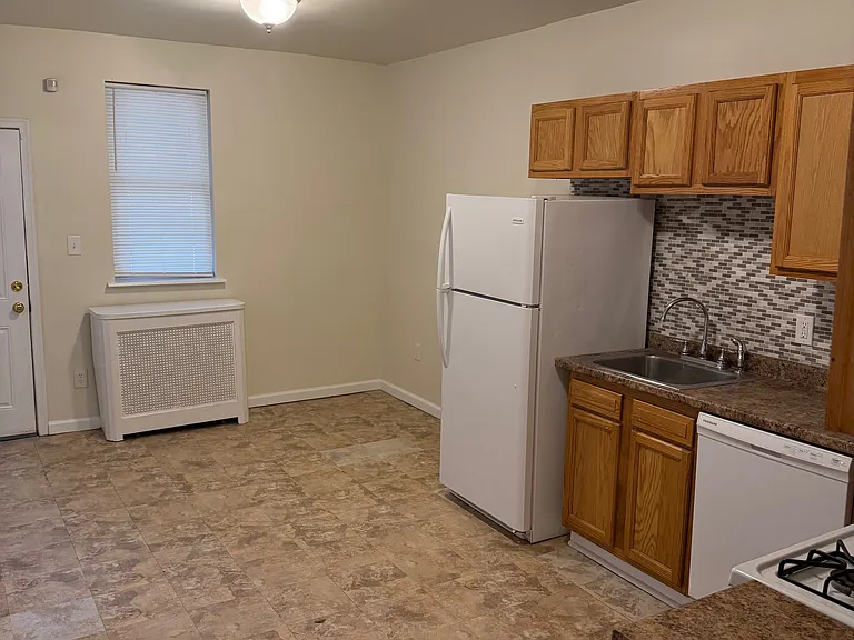 6133 Elmwood Ave — Photo 7