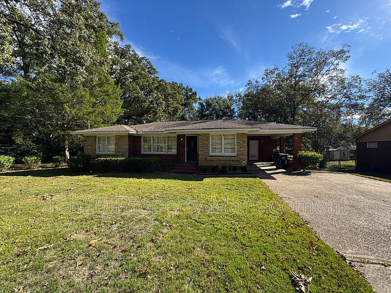 3 bed, 1.5 bath, 1401 sqft, $1,600 — Photo 1