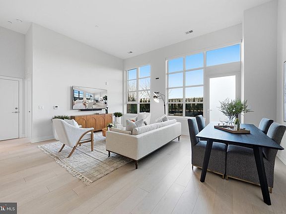 4th image of 1201 N Royal St Unit 105