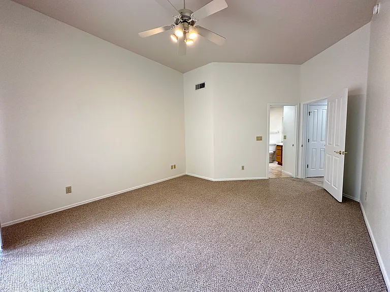 8435 N Hanks Pl — Photo 21