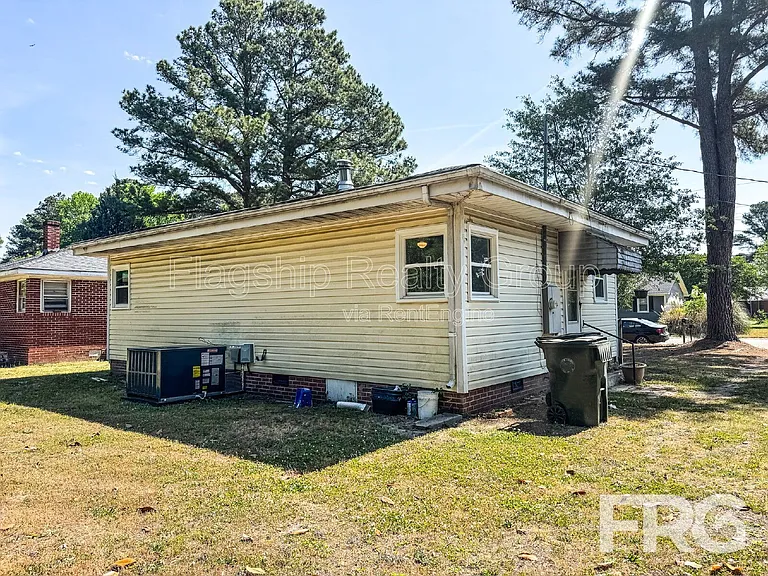 1403 Clingman St — Photo 4