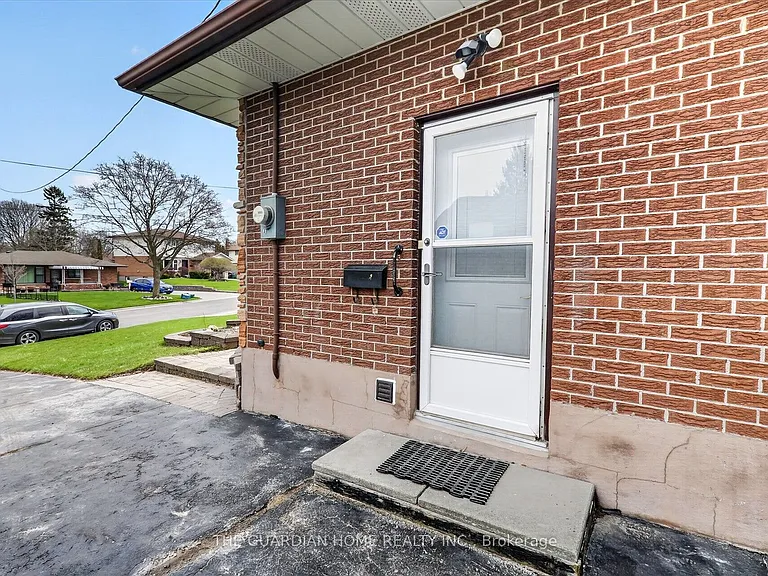 64 Gatineau St #BASEMENT — Photo 2