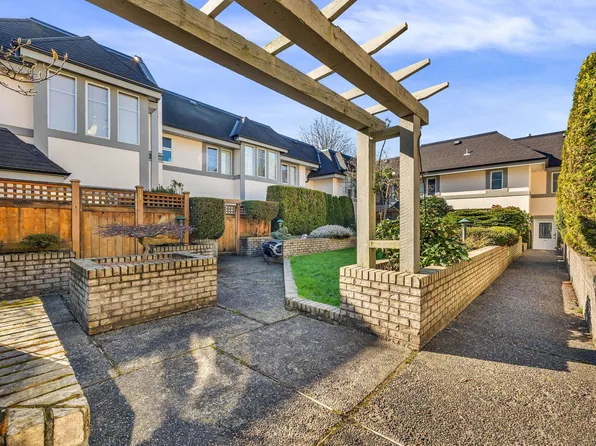 245 W 15th St #103, North Vancouver, BC V7M 1S3
