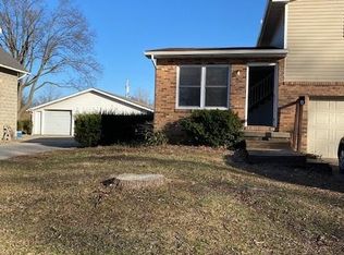 1409 Poplar St #A, Highland, IL 62249