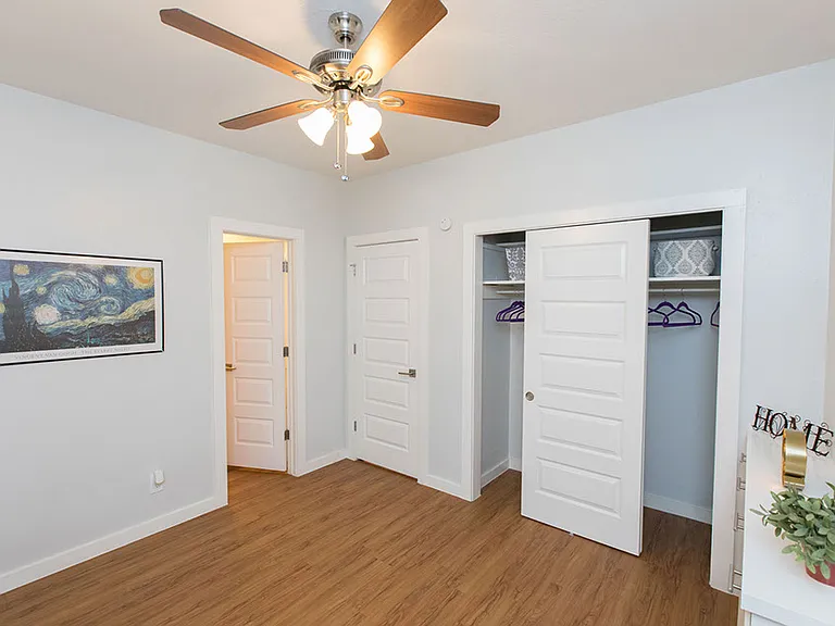 3008 Cedar St — Photo 3