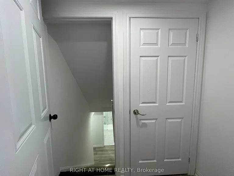 58 Meadowcrest Ln #LOWER — Photo 7