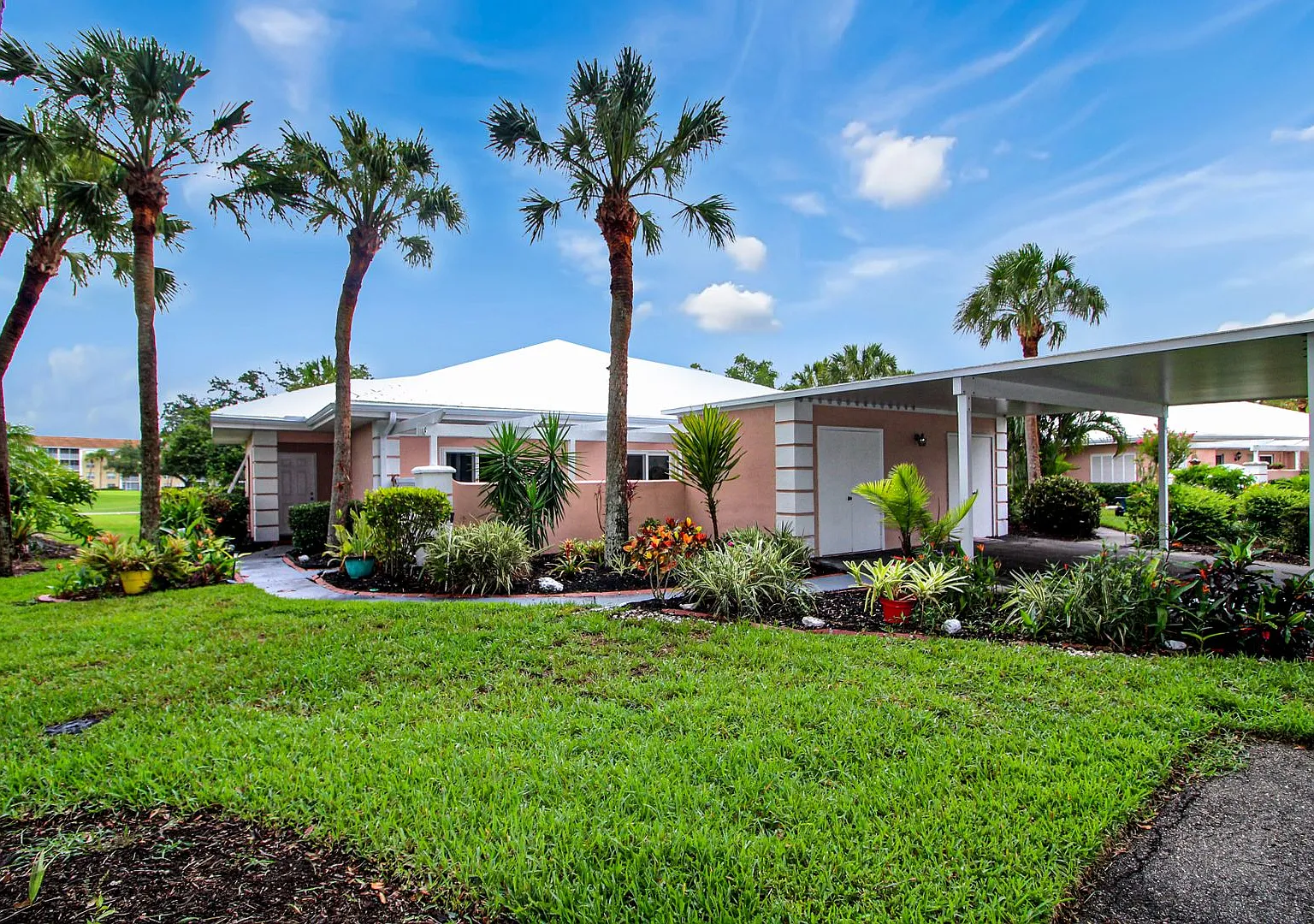 Plantation Golf and Country Club Annual Villa for Rent — Photo 1