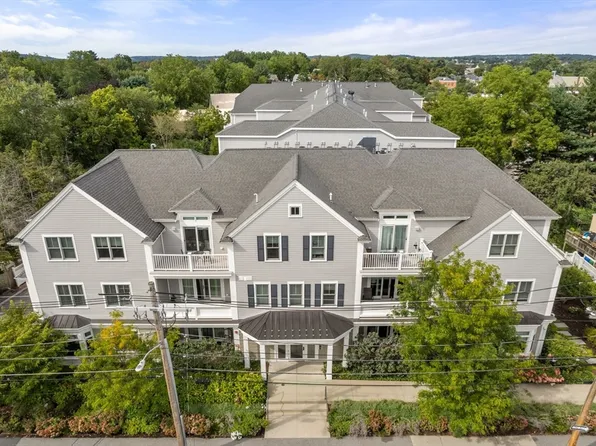 77 Court St APT 205, Newton, MA 02458