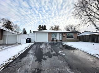 15 Nymark Ave, Toronto, ON M2J 2G8