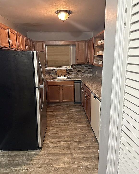 1st image of 525 Fox Run Ln #525