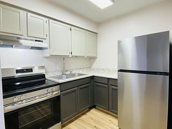2nd image of 431 Garden City Dr APT 2