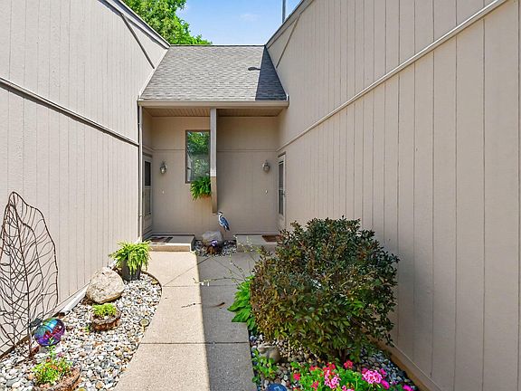 4th image of 2685 Limestone Ln NE