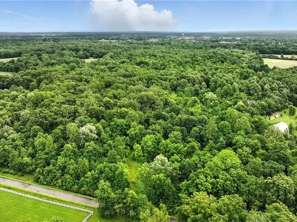 21251 Pitts Rd, Wellington, OH 44090