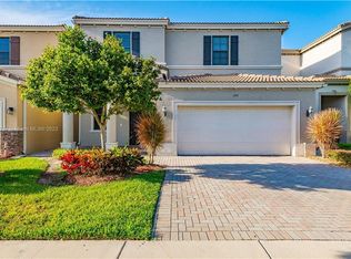 804 NE 191st St UNIT 804, Miami, FL 33179