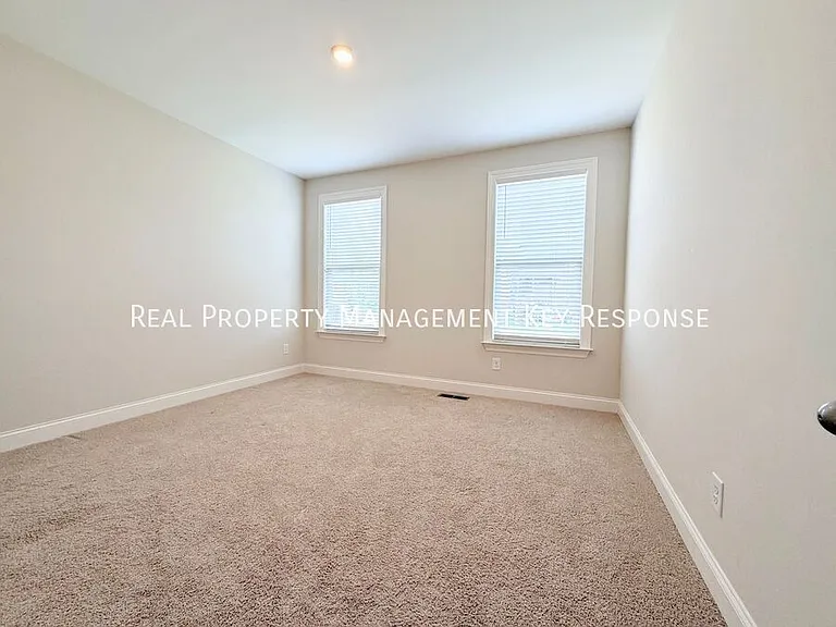 105 Cryer Dr — Photo 14