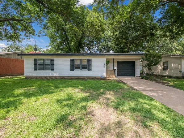 137 Bowie St, Mc Gregor, TX 76657