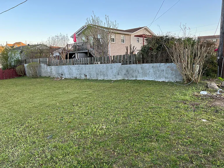 927 Chinchona Dr — Photo 2