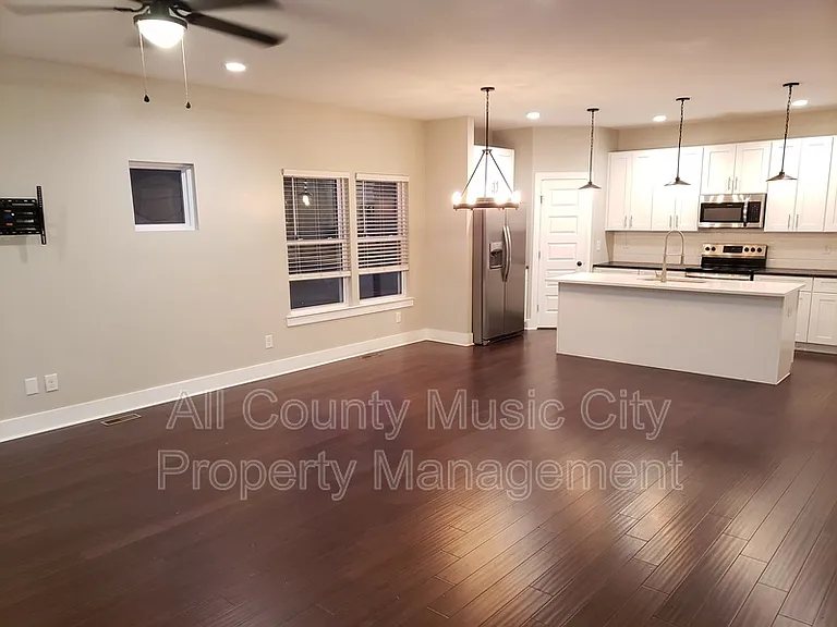 4064 Cedar Cir — Photo 3