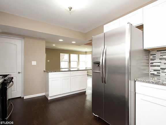 5th image of 8312 S Crandon Ave