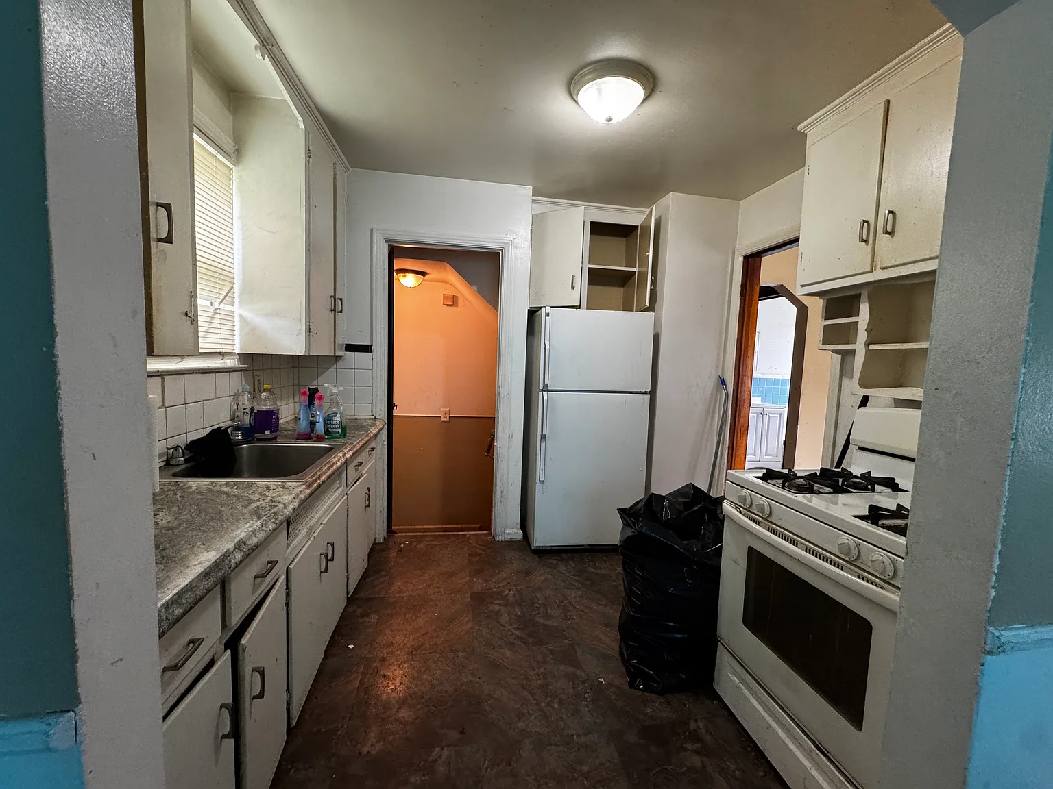 3 bed, 771 sqft, $1,100 — Photo 3